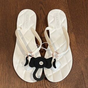 NWT Isla Bonita White Flip Flops Size 9